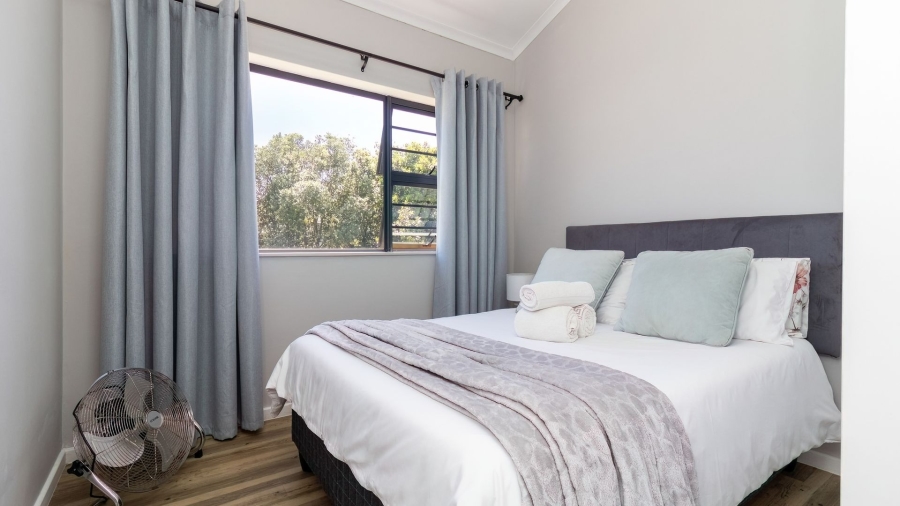 4 Bedroom Property for Sale in Sandbaai Western Cape